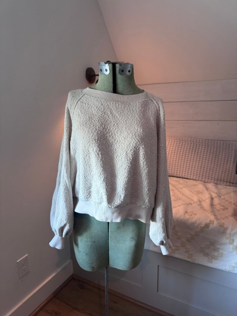 Free People | Off white boucle sweater | XS